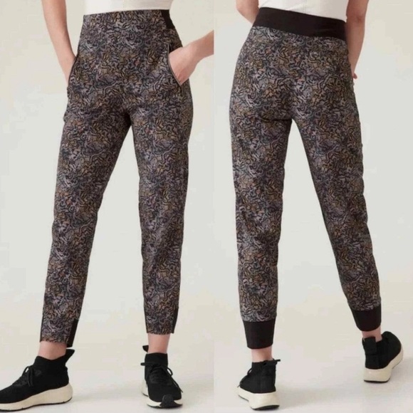 Athleta Pants - Athleta TREKKIE NORTH JOGGER, KINETIC ABSTRACT BLACK SIZE 14